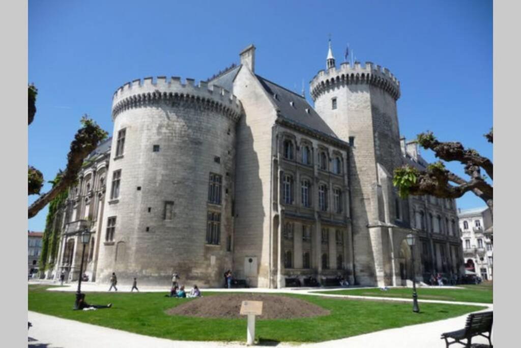 L'ATELIER Netflix - 500m Musée BD Angulema Exterior foto